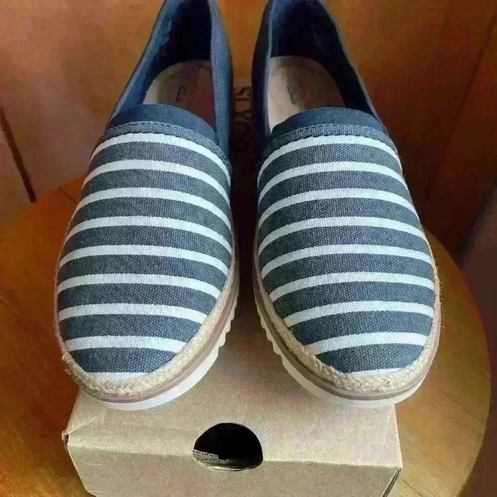 New in Box! Clarks Serena Paige Blue White Striped Espadrille Loafer Size 8.5 - Picture 2 of 7